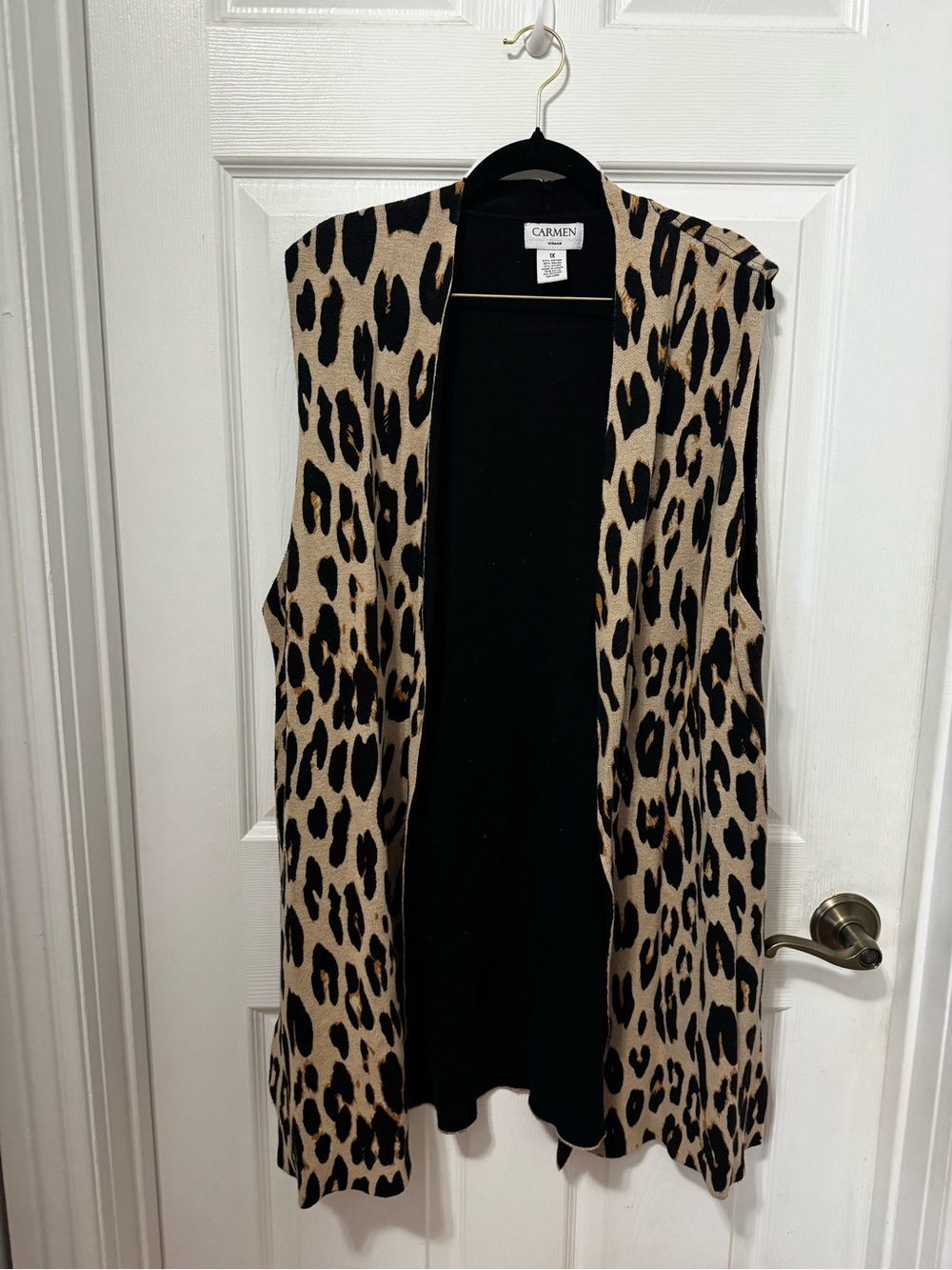 Carmen Marc Valvo Beige and Black Leopard Sleeveless Open-Front Vest